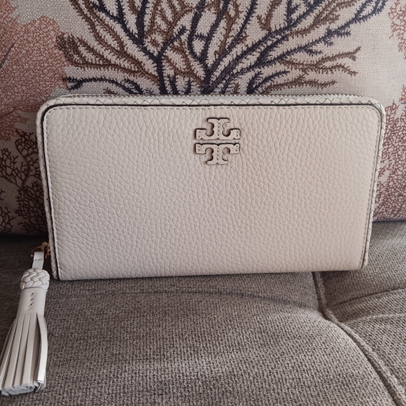 Tory Burch Cream Leather Wallet NWOT - Picture 1 of 11